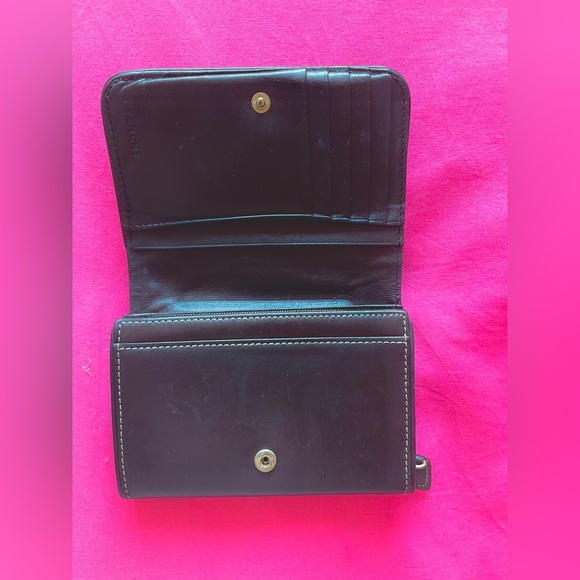 Authentic Givenchy lady’s wallet bought from Dubai - Picture 2 of 5